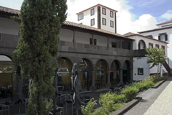 A Self-Guided Walk Through Funchal’s Historic Heart With a Local - Start at Quinta Vigia: The Calm View-Spot That Sets the Tone