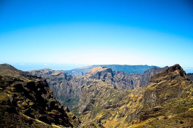 Achada do Teixeira to Pico Ruivo in Madeira (PR1.2) - Hiking Tour - Santana stop: a quick regional reset before the climb