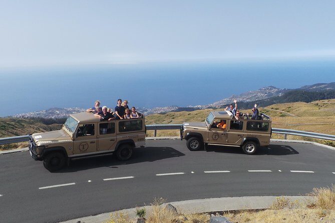 Cristo Rei, Arieiro Peak and Santo da Serra 4x4 Experience - Stop 1: Largo do Miranda S (359) and Your First Big Funchal Views