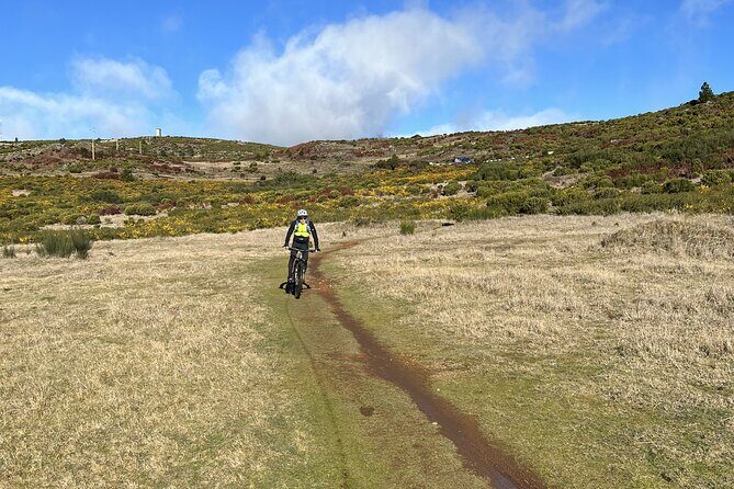 Cross Country - Moutain Bike Tour - Stop 2: Miradouro da Portela and the North-Side Views
