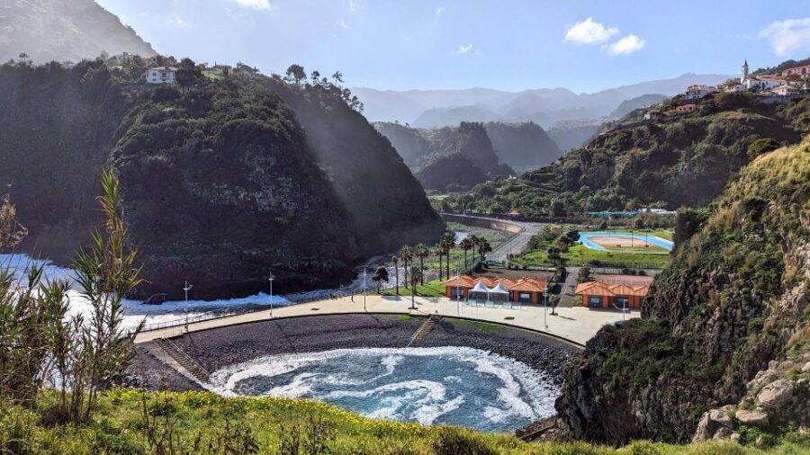 Discover Ponta de São Lourenço: Private Classic Jeep in 4h - Pico do Facho (586m): your quick altitude reality check
