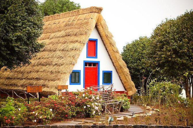 Discover The East - Madeira Island - Santana in Plain Sight: Palheiros, Colorful Houses, and Two Hours to Enjoy