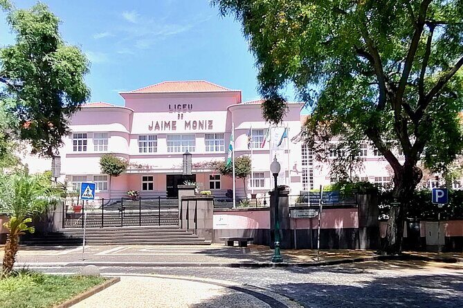 Downtown Funchal: A Self-Guided Audio Tour Through the Old City - Mercado dos Lavradores and Corpo Santo Chapel: everyday Funchal, old as 1400s