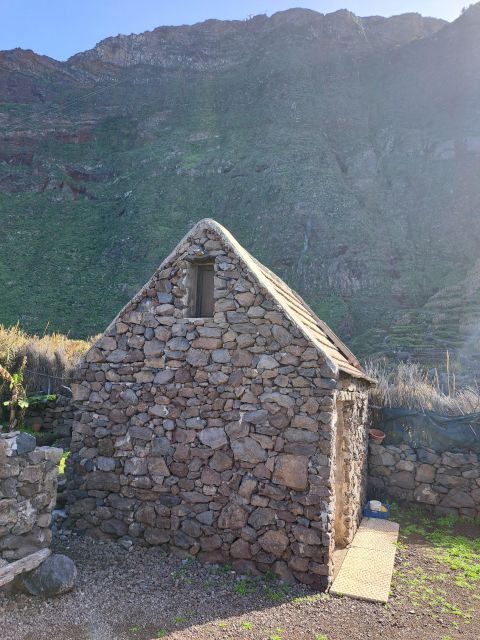 EAST MADEIRA:,Peaks, Forest walk,Thatched Roofs, Rum factory - Ponta do Rosto: one viewpoint for north, south, airport, harbour, and Porto Santo