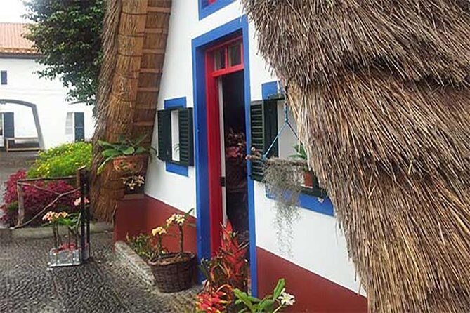 EAST: Pico do Arieiro & Laurissilva Forest - Full Day tour - Getting There: Pickup, the Van, and How the Day Feels