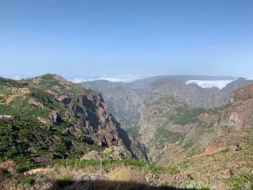East Tour: Classic jeep tour to East Madeira - Santana - Santana Traditions by Off-Road Route: Houses, Lunch, and a Poncha