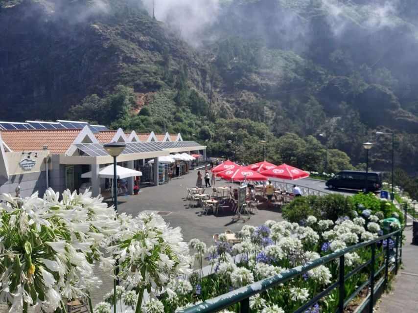 Eira do Serrado / Curral das Freiras (Nun's Valley) - Stop 1: Pico dos Barcelos belvedere and the Funchal bay panorama