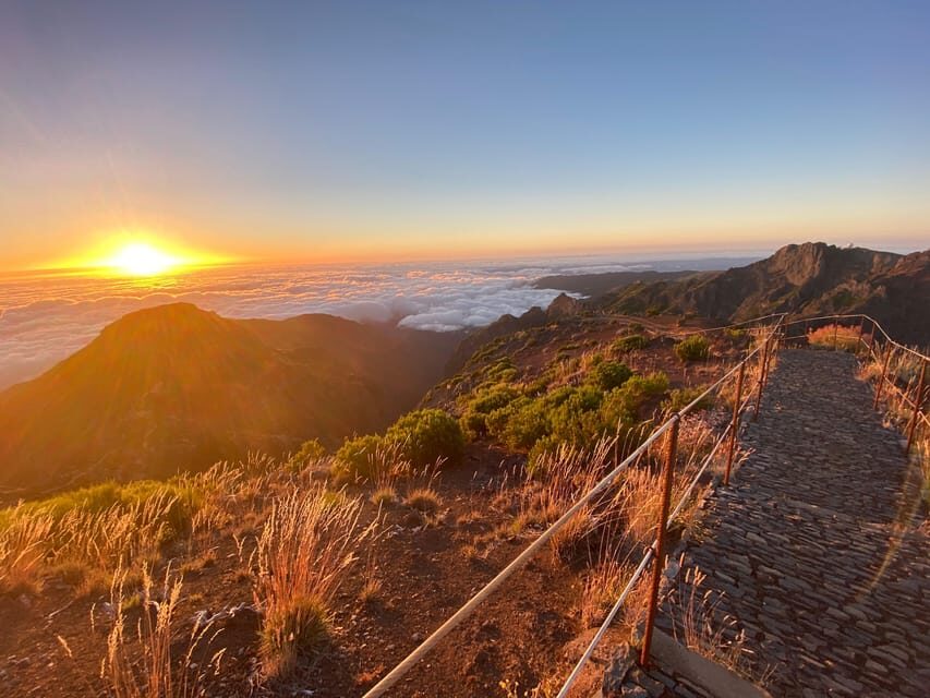 From Funchal: Madeira Peaks - Pico do Arieiro and Pico Ruivo - The PR1/PR1.2 pairing that makes this day trip work