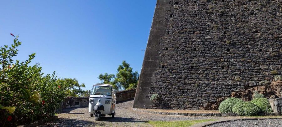 Funchal : 1 hour City Tour by Tuk-Tuk - Museums, the Cathedral, and Old Town: what you get when you’re mostly passing by