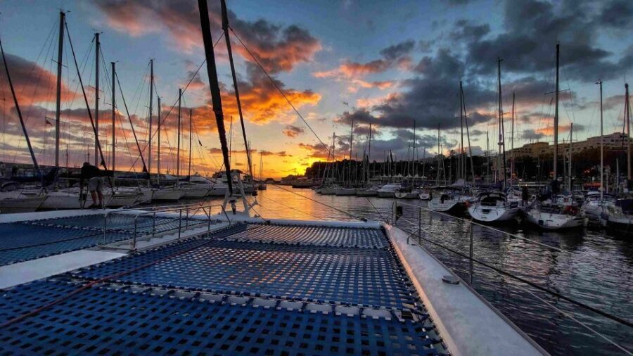 Funchal: Cabo Girão Sunset Catamaran Tour - Sunset on the return: setting your expectations for the best photos