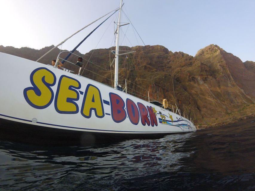 Funchal: Cabo Girão Sunset Catamaran Tour - Boarding the catamaran: what’s comfortable and practical