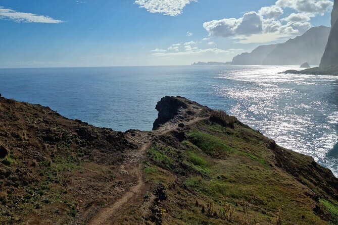 Funchal: Pico do Arieiro to Santana and Ponta de Sao Lorenco - Stop 1: Belvedere Du Terreiro Da Luta and the Lady of Pax Monument