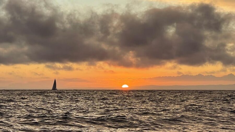 Funchal: Private Sailing Sunrise, Sunset & Moonlight Cruises - Starting at Cais: getting aboard Pontoon A smoothly