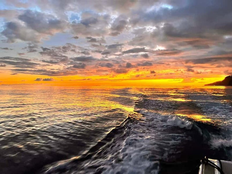 Funchal: Private Sunset Boat Trip - Snorkel & Paddle - The guided sunset route and the photo-friendly viewpoint moments