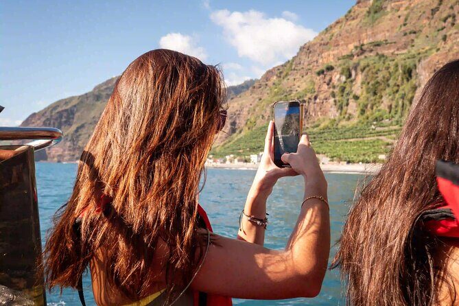 Funchal: Speedboat tour- SEE THE ISLAND AND LIFE AT SEA - The Coast Cruise: Cliffs, Terraces, and Close-Up Coves