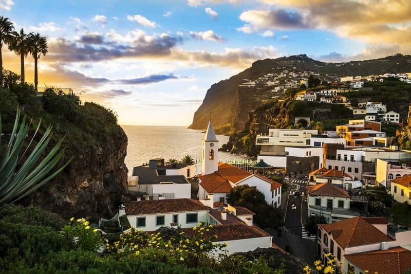 Funchal:Hop-on Hop-off Bus & Whale & Dolphin boat Excursion - Câmara de Lobos: Using the Second Half of the Bus Day for Coastal Views