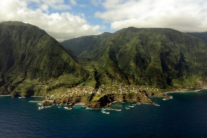 Grand Madeira Island Tour - Porto Moniz and Santana - São Vicente and Lunch: Historic Streets, North Coast Pride, Real Break Time