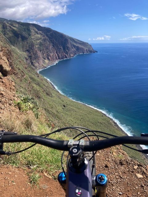 Half-Day Cross-Country Mountain Biking in Madeira - Meeting at Lokoloko in Caniço de Baixo and getting set up