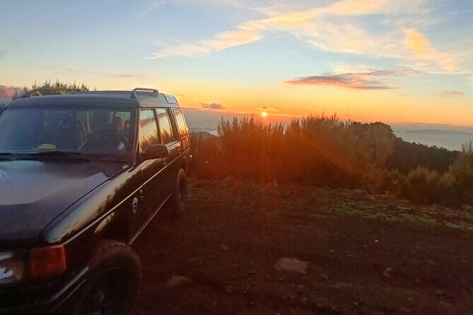 Half day Tour From 0 To 1818 Meters To Pico Do Arieiro Sunrise - What the small group (max 6) changes in real life