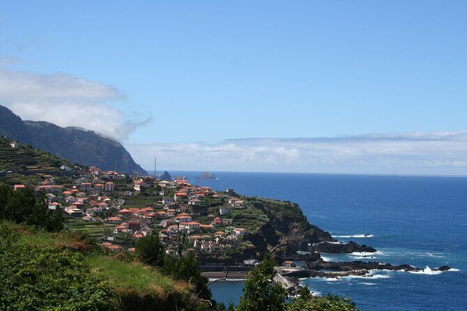 Hop-on Hop-off Bus Tour and Catamaran Whale & Dolphin Watching - Funchal Bay and the hotels along the shore: easy wandering with a view