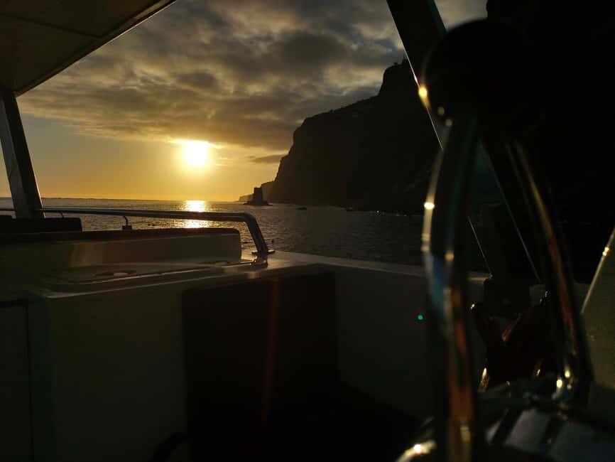Madeeira: Sunset dinner cruise - Entering the Evening: What Makes This Madeira Cruise Worth Your Time