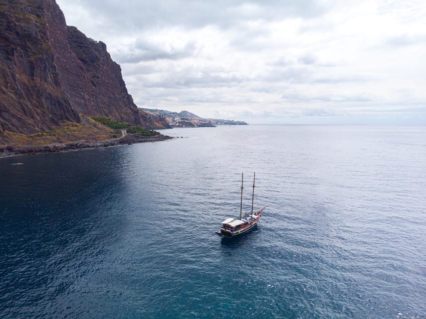 Madeira : 5 hour East Coast boat excursion - Reis Magos, Santa Cruz, and Machico Bay: towns seen at sea level