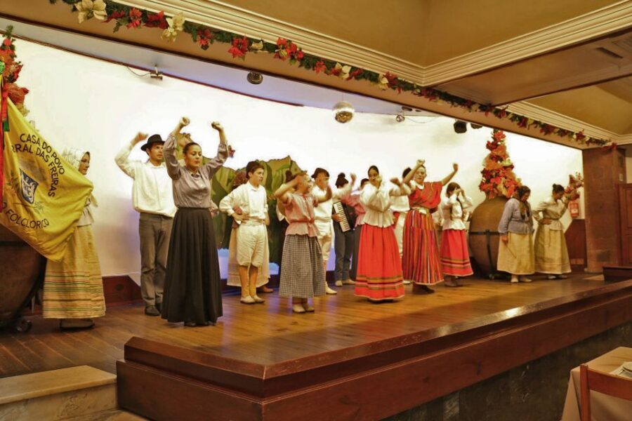 Madeira by Night with Traditional Dinner - Guide and Language: Choosing the Right Expectations