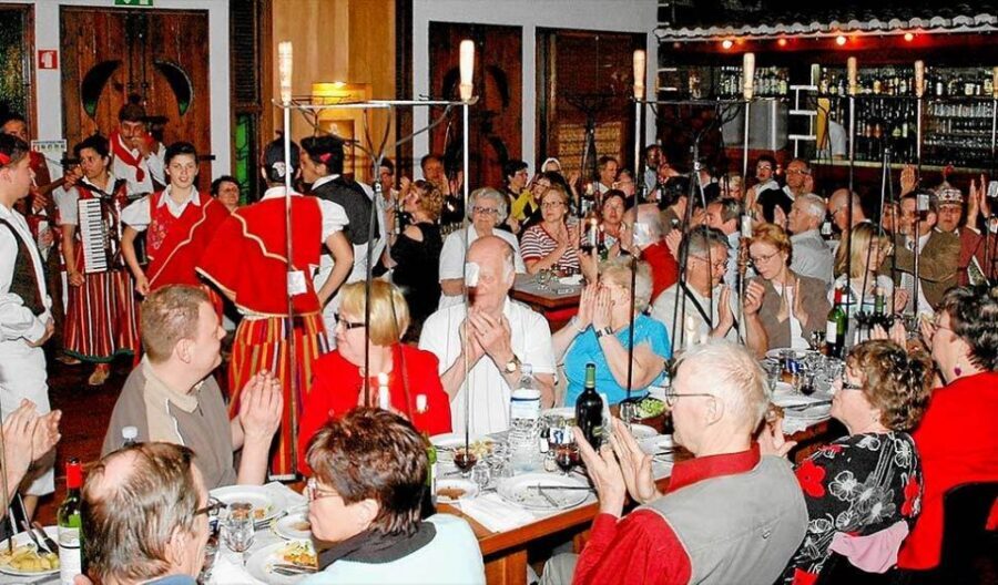 Madeira by Night with Traditional Dinner - Who This Tour Suits Best