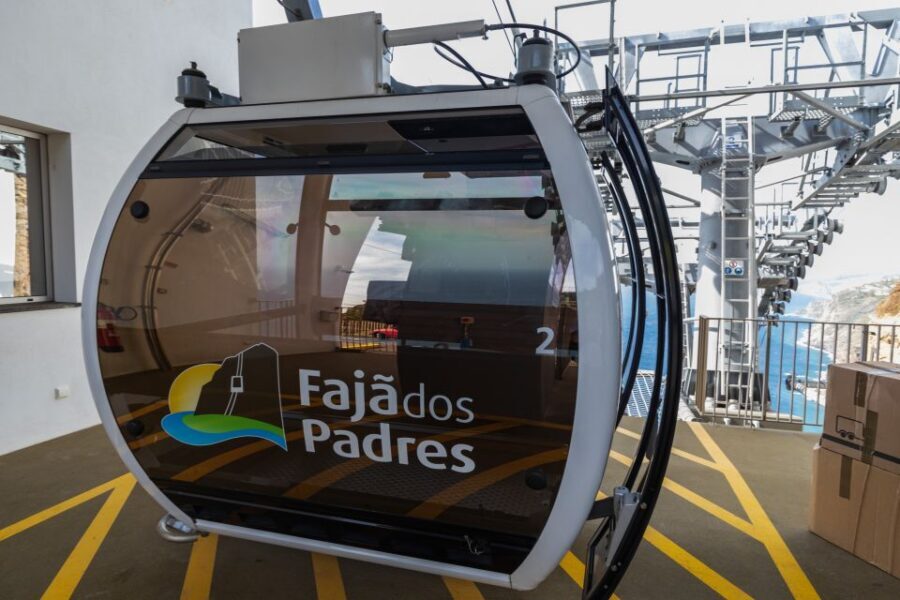 Madeira: Faja dos Padres Private Sightseeing Tour - Pebble beach, cottages, and the food you can choose
