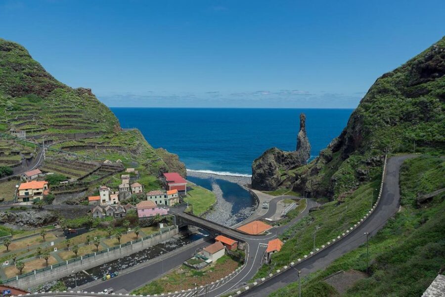 Madeira: Full-Day Porto Moniz Jeep Tour - Guides and photo time: why the day feels more personal