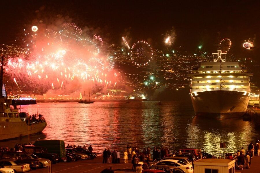 Madeira: New Year's Eve Fireworks by Catamaran - Quick Takes: Madeira New Year’s Eve Fireworks by Catamaran