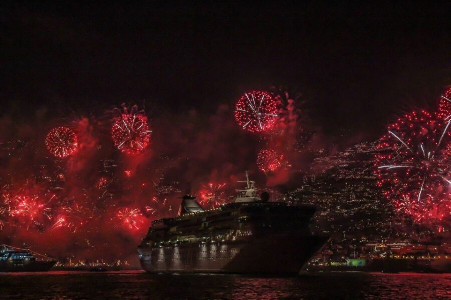 Madeira: New Year's Eve Fireworks by Catamaran - Finding the VMT Madeira Kiosk in Cais 8 (And Getting There Early)