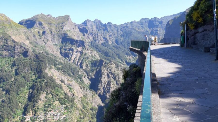 Madeira: Nun's Valley Private Tour - Pico dos Barcelos: the first high look over Funchal