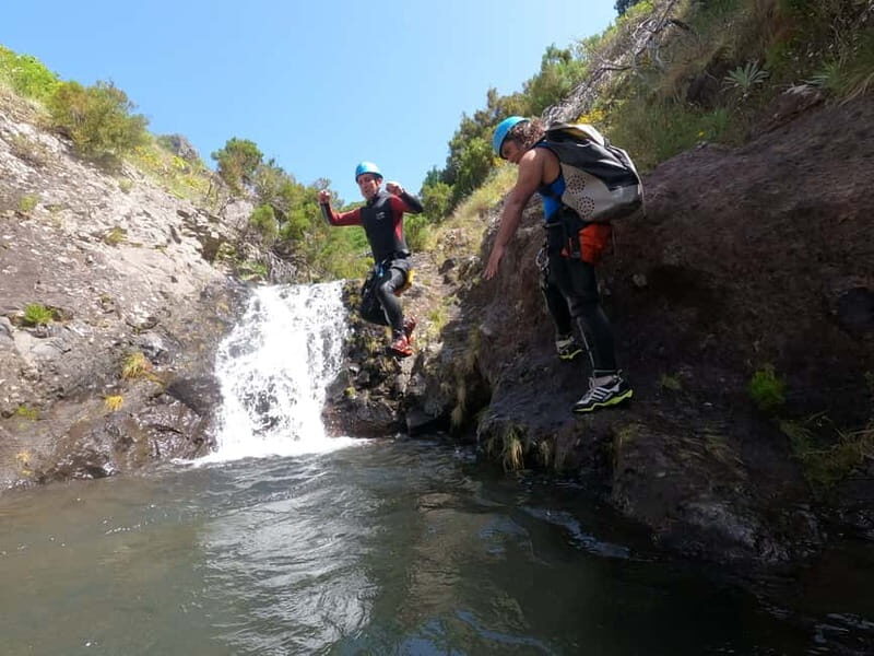Madeira : Ribeira das Cales Canyoning (Level 1) - Stop-by-Stop Flow: Pickup, Park Time, Canyon Time, and Return Drops