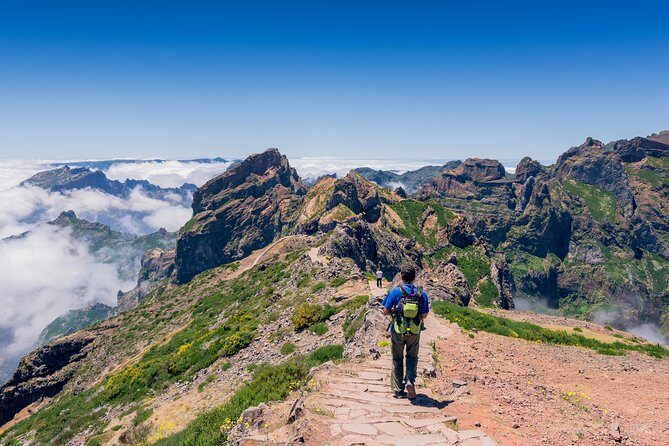 Madeira s highest Peaks - The guiding style that keeps you moving: no map needed