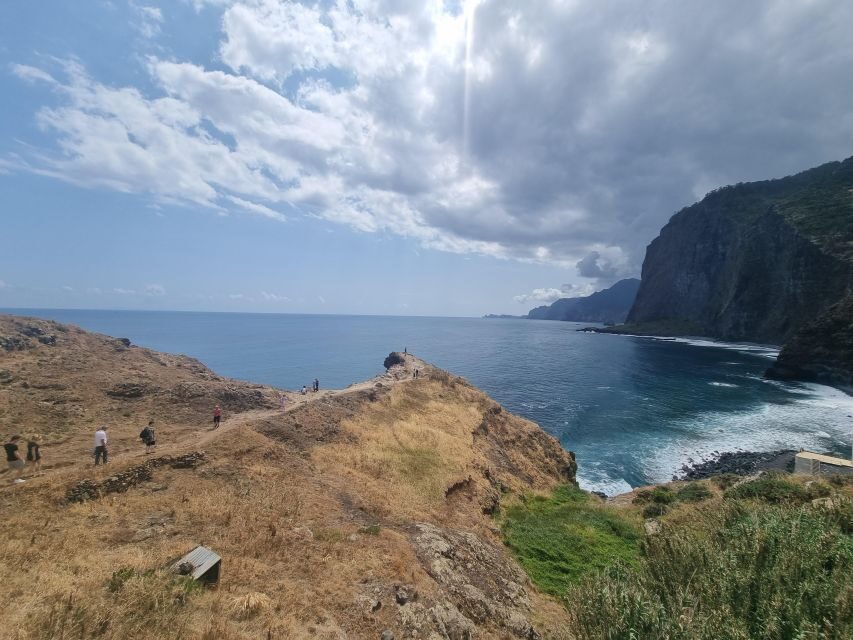 Madeira : Santana, Pico Arieiro, walk full day 4x4 Jeep tour - Faial: a quick photo-and-sightseeing reset