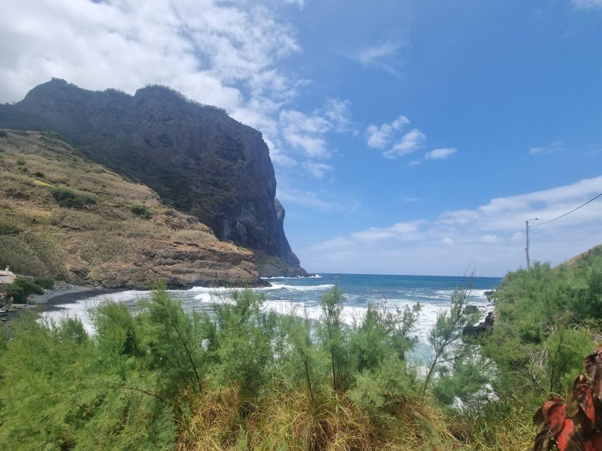 Madeira : Santana, Pico Arieiro, walk full day 4x4 Jeep tour - Santana: traditional houses, 1.5 hours to wander