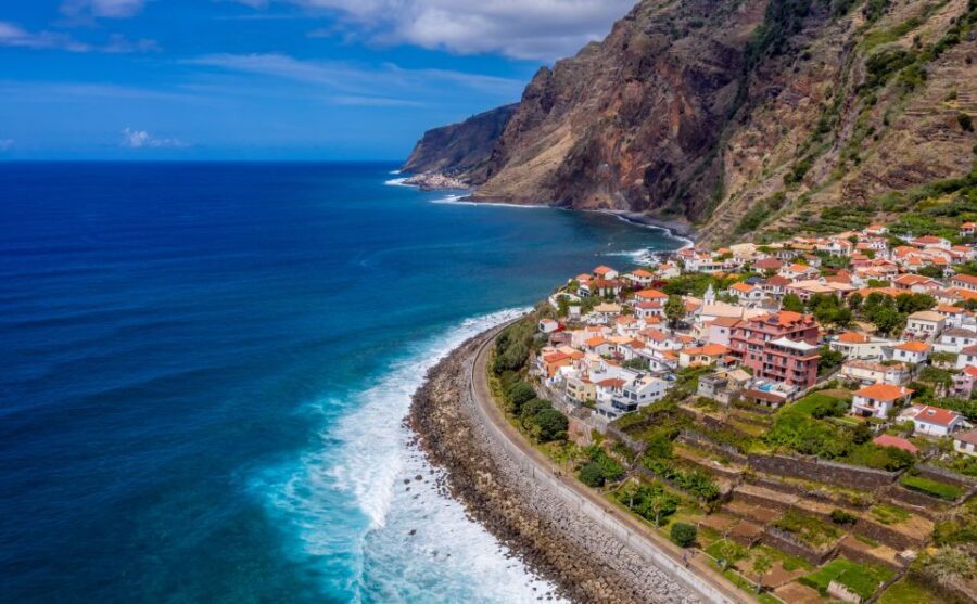Madeira : Southwest coast, Run & Anjo´s Waterfall 4x4 Tour - Fajã da Ovelha and Fonte do Bispo: farming without the machinery vibe