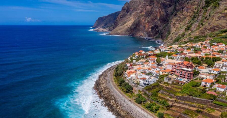 Madeira : Southwest coast, Run & Anjo´s Waterfall 4x4 Tour - The open-top 4x4 ride makes the countryside feel real