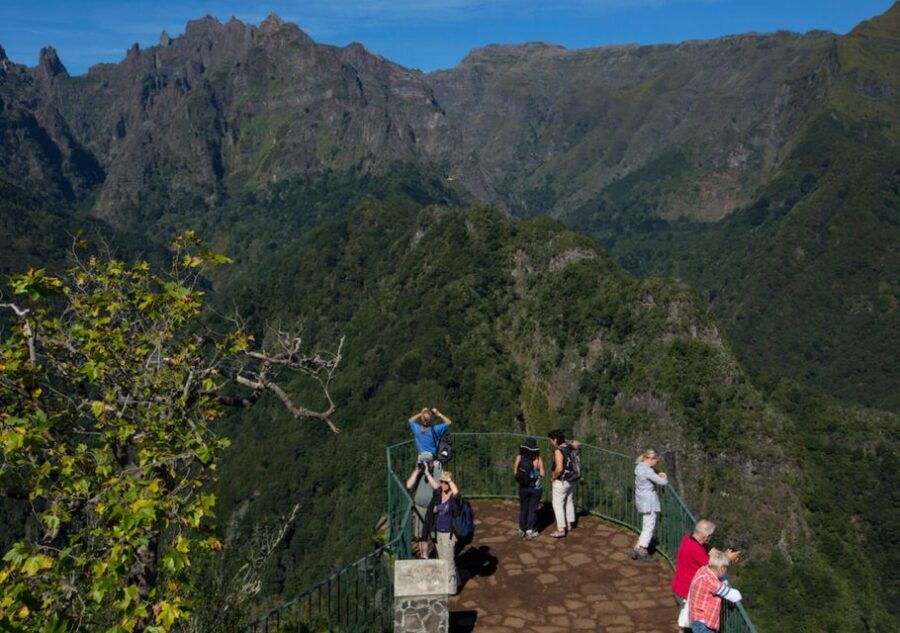 Madeira: The Enchanting North - Santana: thatched-roof houses plus an 80-minute lunch break