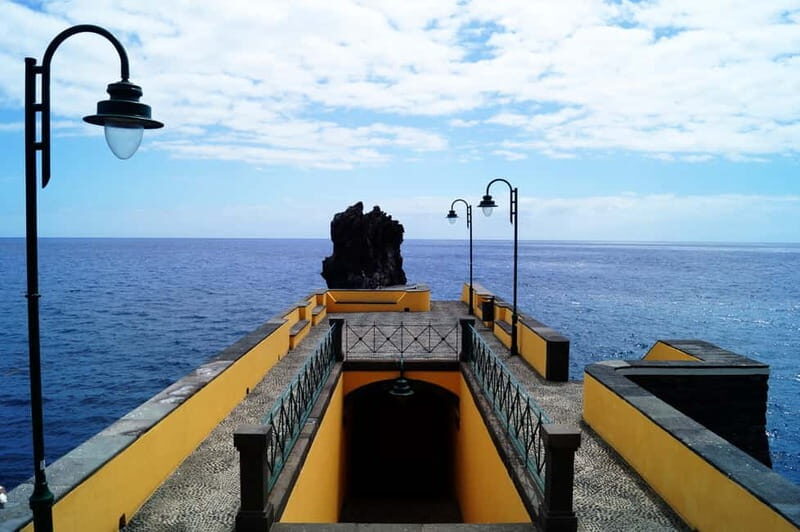 Madeira: Wet your hair in the amazing Levada Nova / Moinhos - Ponta do Sol: sea air and time to choose your own lunch