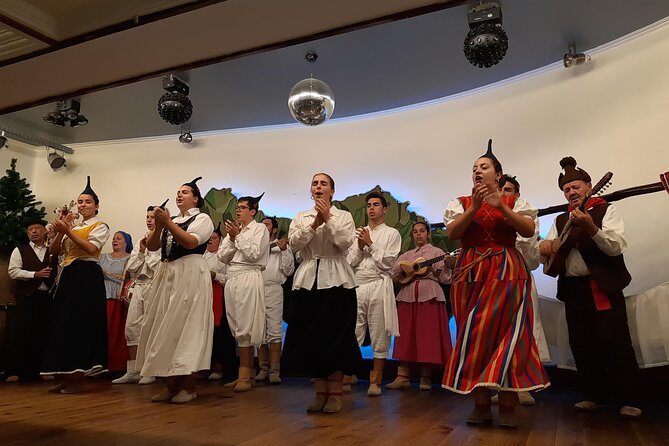 Madeiran Traditional Dinner - Live folk or fado: how the show works during your meal