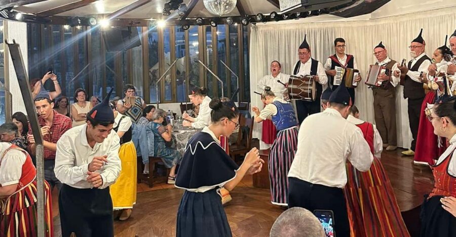 Madeira:TypicalShowFolklore Evening.included.Dinner transpt - The folklore show: dancing, music, and audience energy