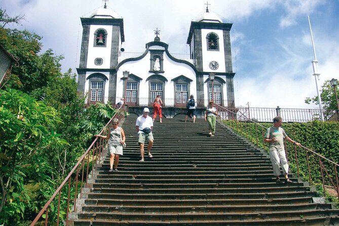 Monte Palace Tropical Garden tour with Cable Car - The guide and group size: how the experience stays smooth