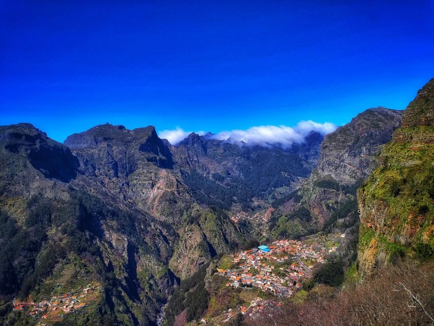 Nun's Valley - First stop: Pico dos Barcelos lookout and a fast 360º hit
