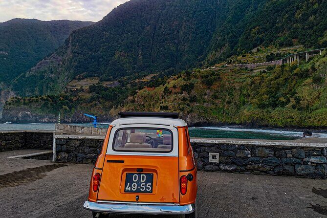 Oldtimer Sightseeing Tour in the West and Northwest - Oldtimer comfort and pickup in Funchal (plus English commentary)