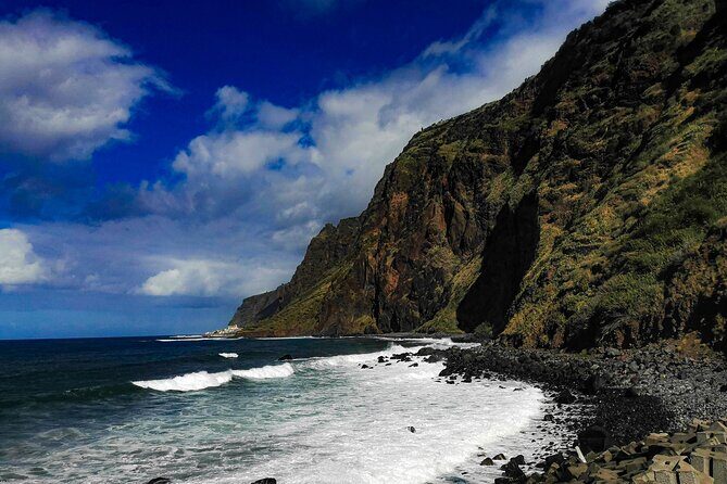 Oldtimer Sightseeing Tour in the West and Northwest - Old roads to Ribeira Brava: short drive, big coastline sense
