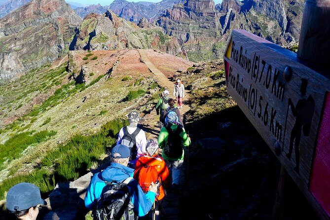 Pico do Areeiro to Pico Ruivo (PR 1) - Hiking Tour in Madeira - The PR1 climb: tunnels, bridges, and the steep approach to Ruivo