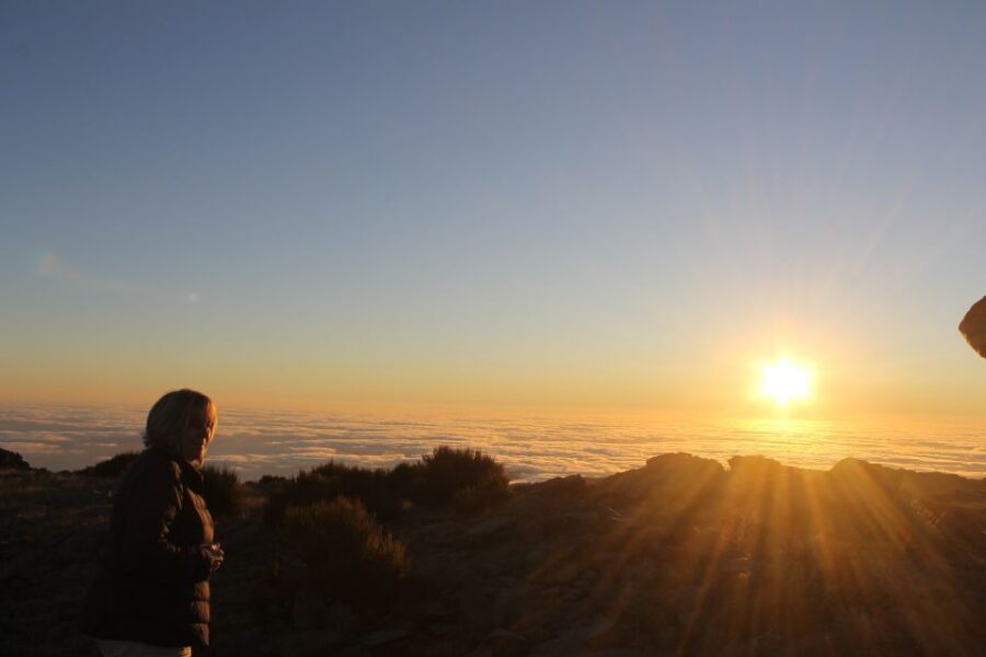 Pico do Arieiro: Private 4x4 Sunrise Trip with Hot Drinks - Weather Changes Everything: How the Guide Handles Fog and Clouds