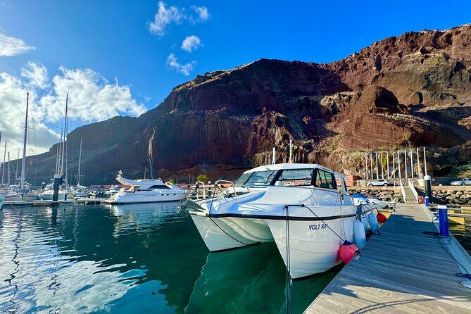 Private Cruise to Calheta and Caniçal Coasts - Onboard experience: comfort, Wi‑Fi, and real privacy